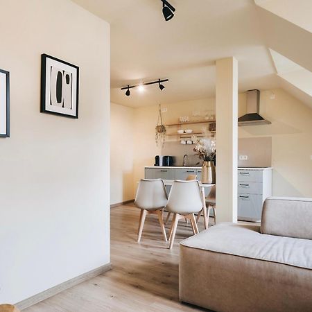 Idyllisch Zentral - Grosses Apartment Mit Historischem Flair Und Bergpanorama Lobau Bagian luar foto