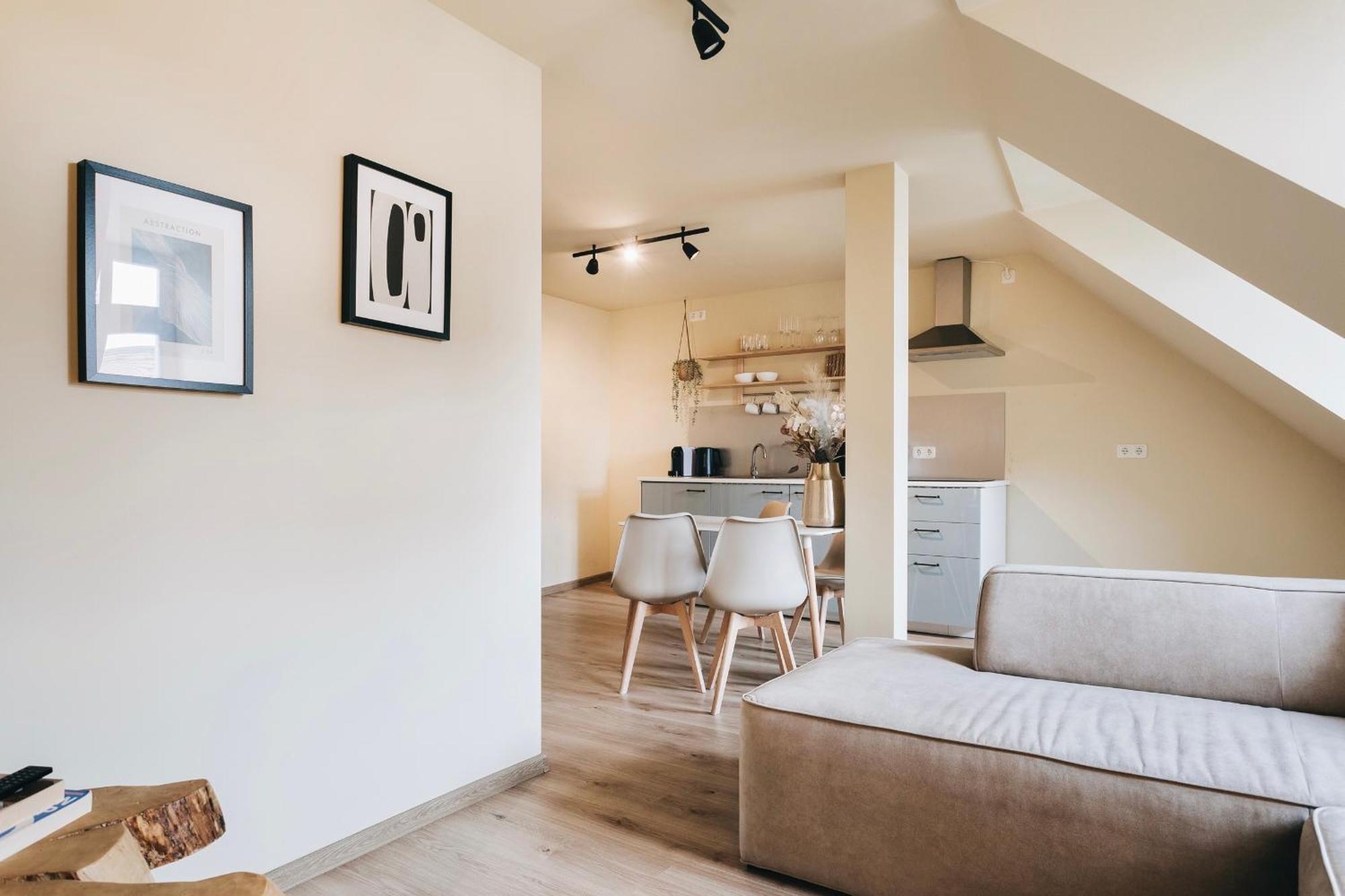 Idyllisch Zentral - Grosses Apartment Mit Historischem Flair Und Bergpanorama Lobau Bagian luar foto